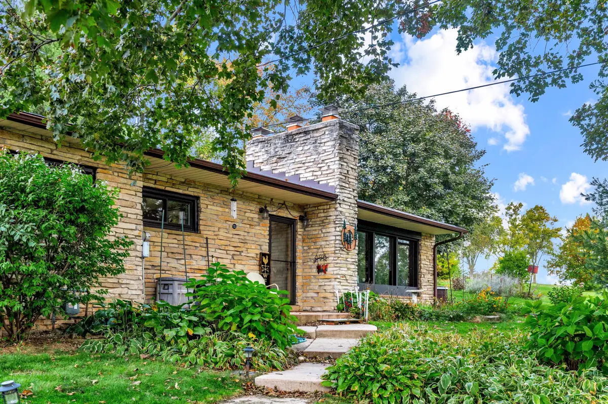 416 Bidwell Ave, Waukesha, WI 53188 - Image #1