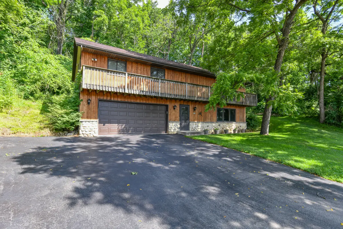142 Riverside Dr, Waterford, WI 53185 - Image #1