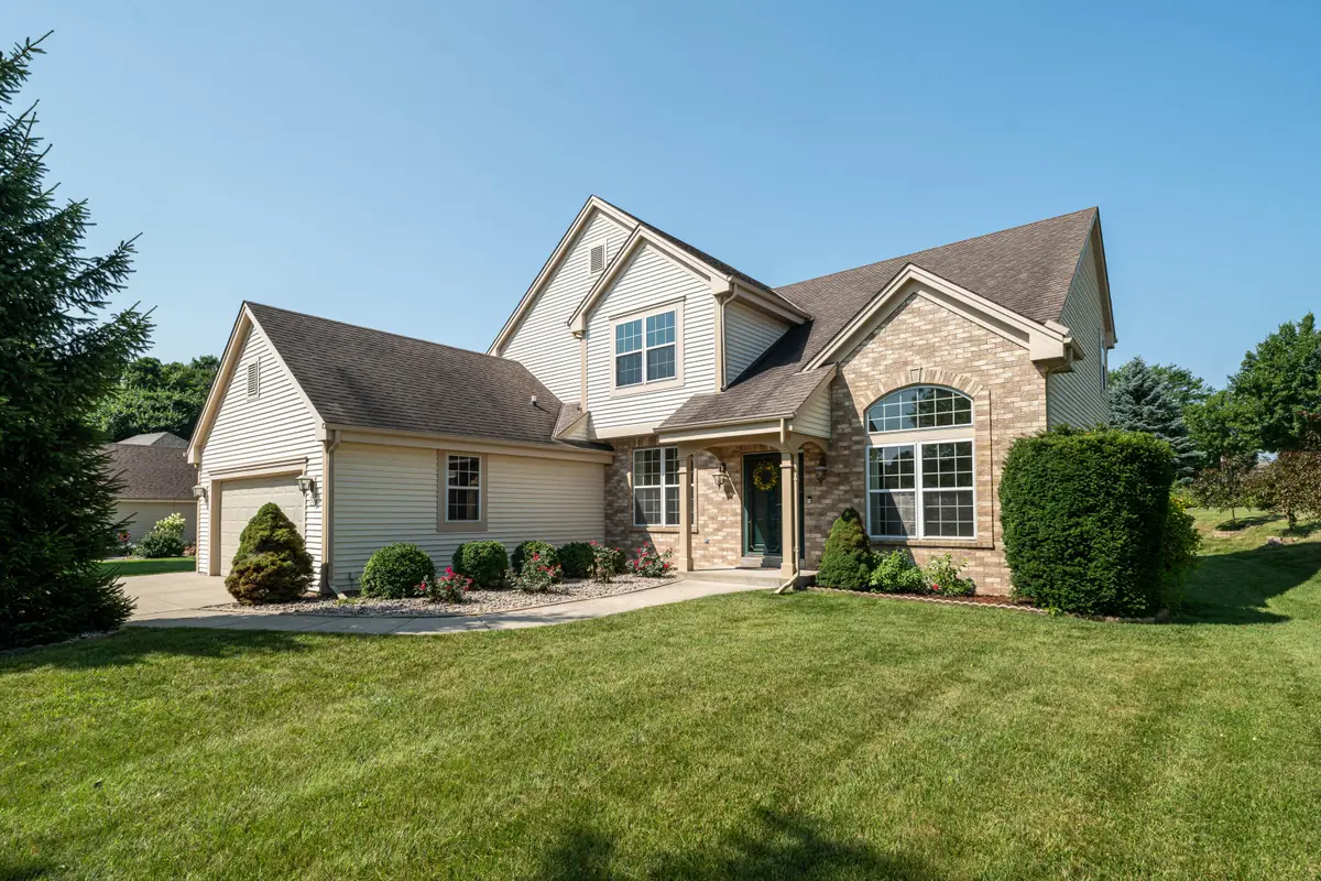 1981 Foxcroft Ln, Waukesha, WI 53189 - Image #1