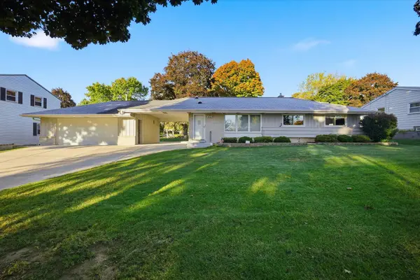 5935 N 117th St, Milwaukee, WI 53225