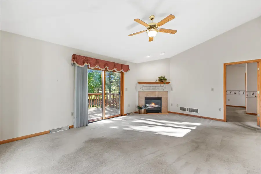 7084 S Fieldstone Ct, Franklin, WI 53132 - Image #3