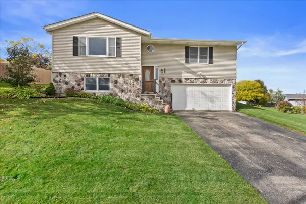 113 Kerri Ann Ct, Hartford, WI 53027