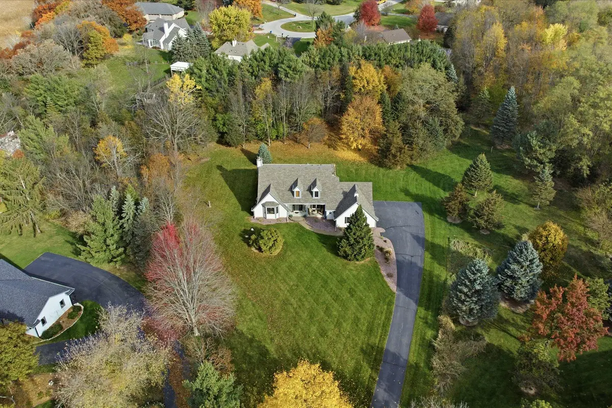 789 N Forest Ridge Ct, Summit, WI 53066 - Image #1