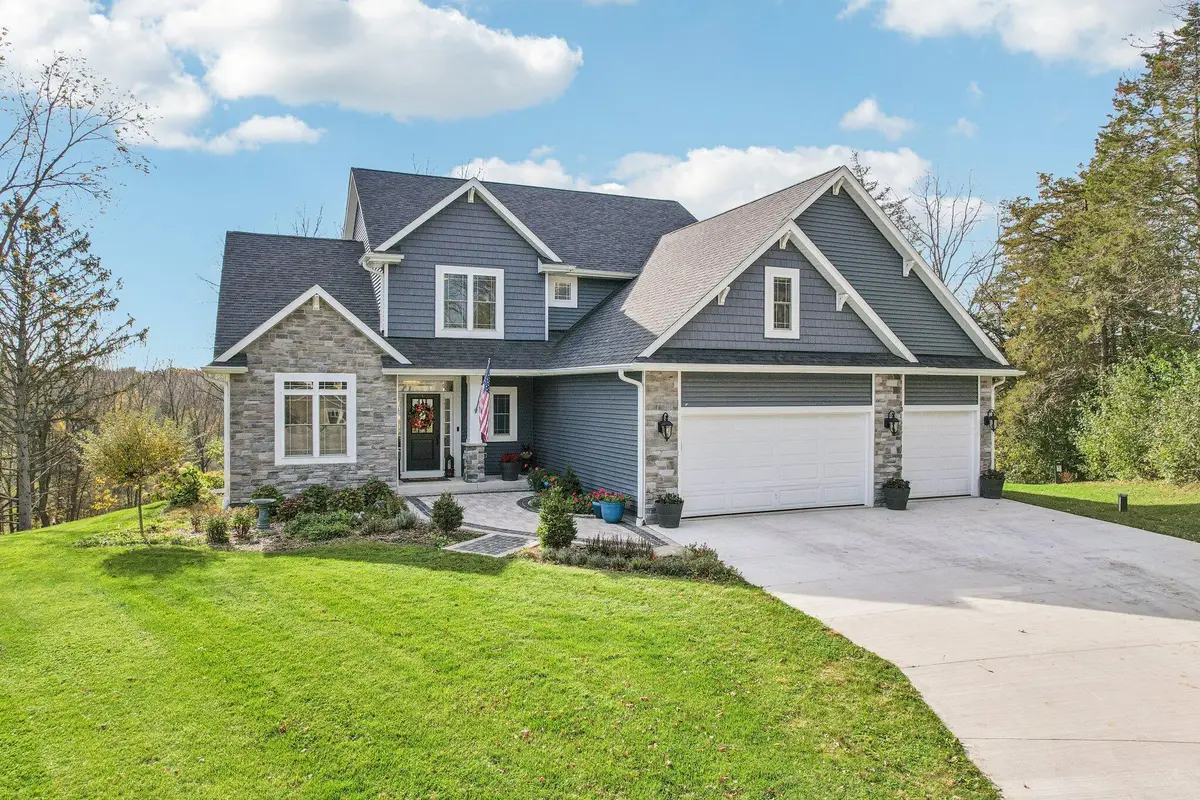 S95W22835 Bywater Ln, Vernon, WI 53103 - #1