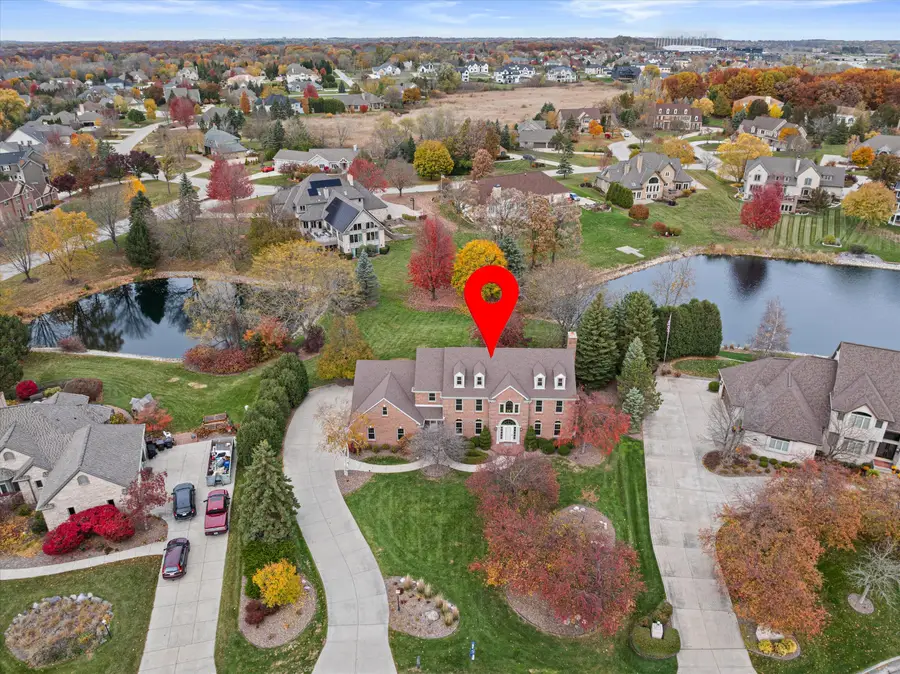 9254 W Wyndham Hills Ct, Franklin, WI 53132 - Image #3