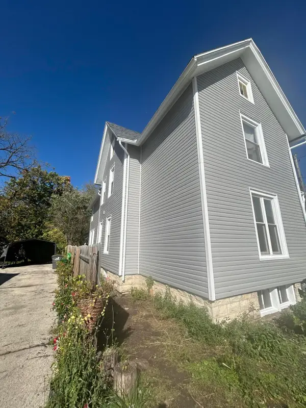 512 E Main St, Waukesha, WI 53186