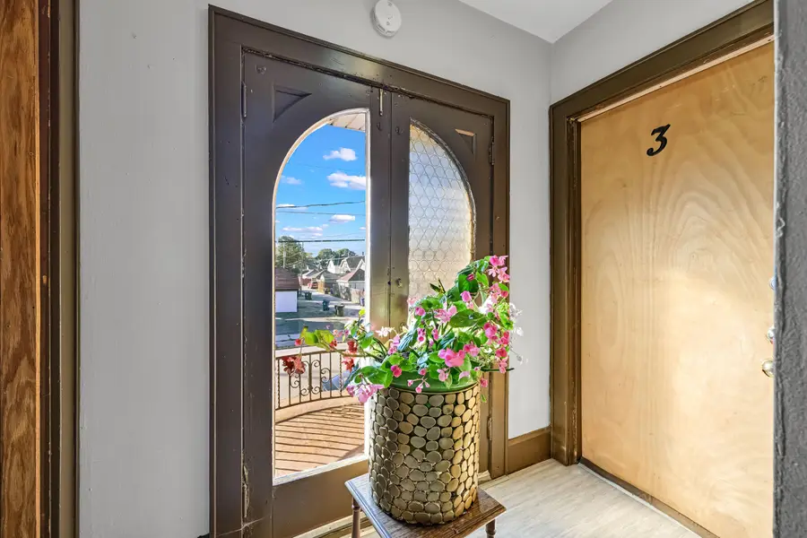 1137 Valley Dr, Racine, WI 53403 - Image #2