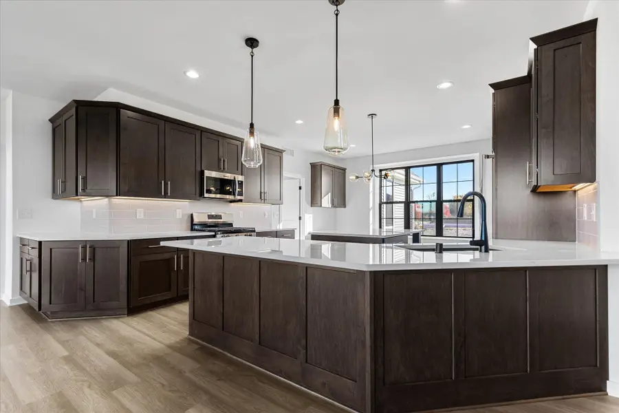 W251N2371 Valleyview Cir, Pewaukee, WI 53072 - Image #3