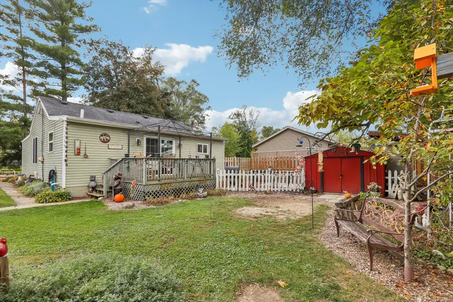 32808 S Lakeshore Dr, Burlington, WI 53105 - Image #2