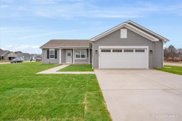 300 Savannah Dr, Walworth, WI 53184