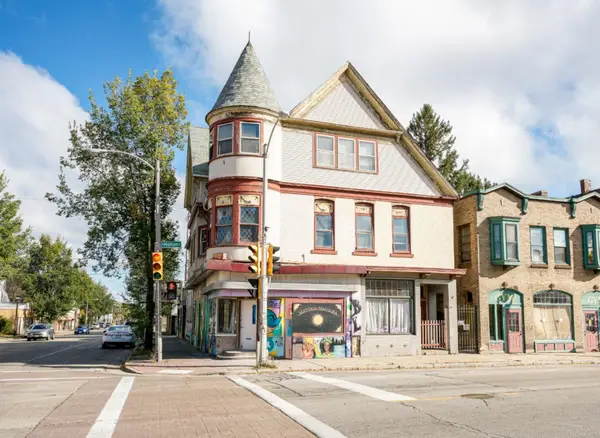 2674 N Holton St, Milwaukee, WI 53212