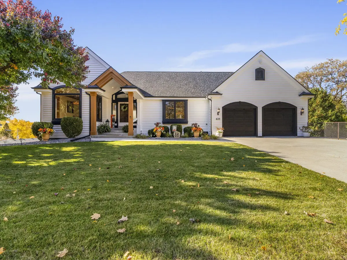 635 W Pierre Ln, Port Washington, WI 53074 - Image #1