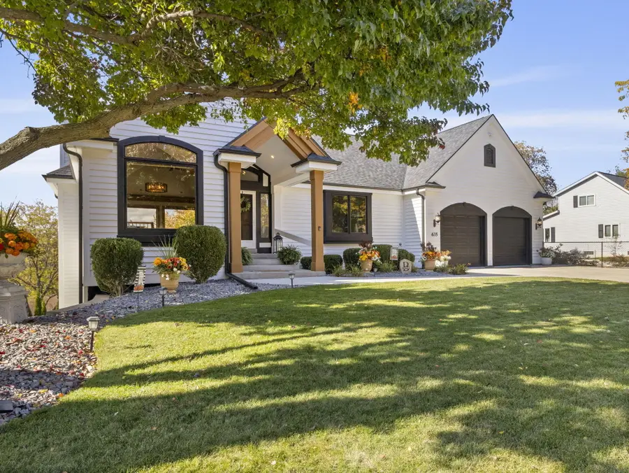 635 W Pierre Ln, Port Washington, WI 53074 - Image #3