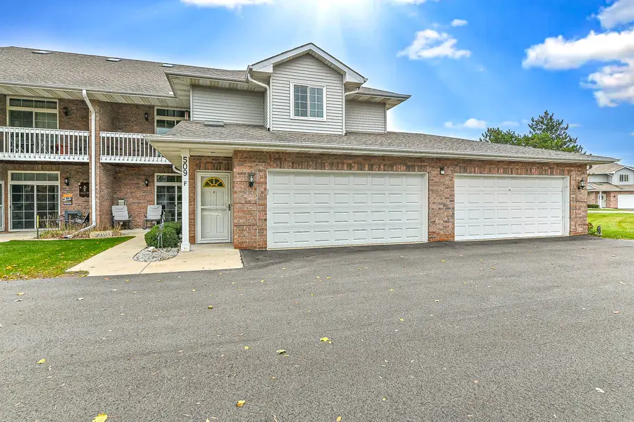 509 Westfield Way, Pewaukee, WI 53072 - Image #3