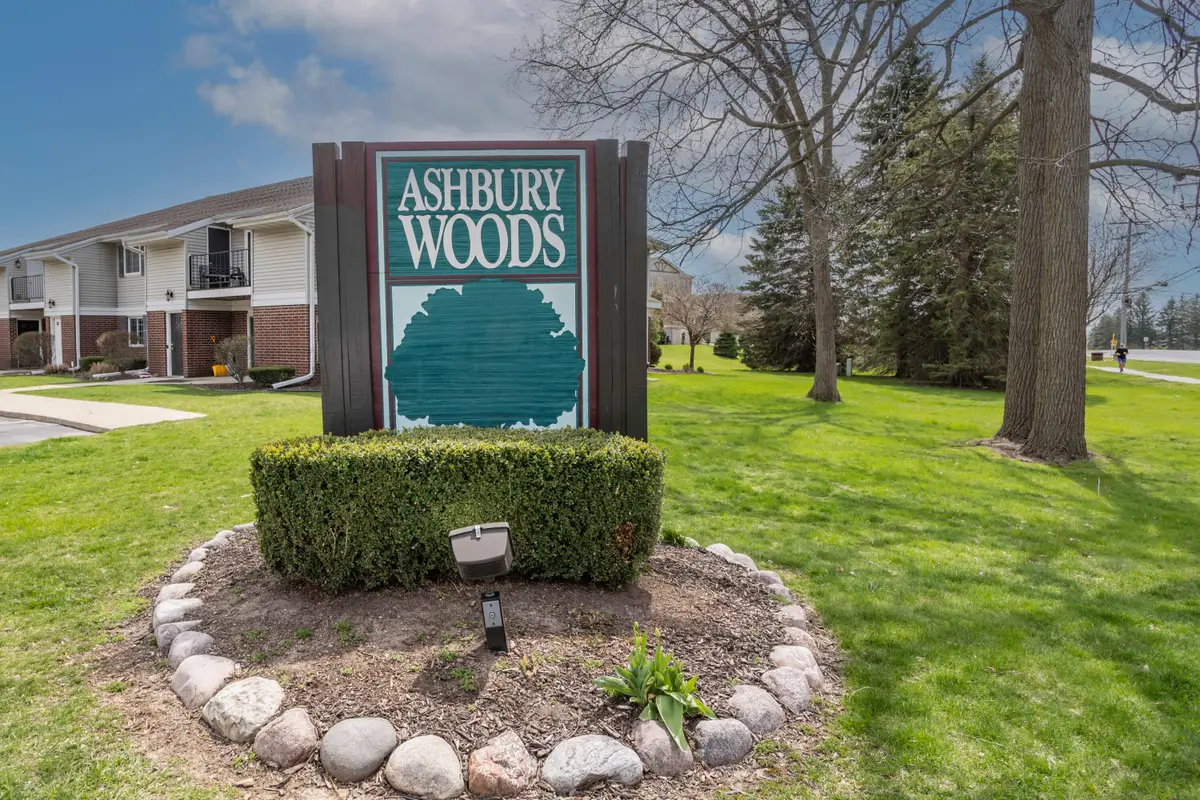 N110W16867 Ashbury Cir, Germantown, WI 53022 - Image #1