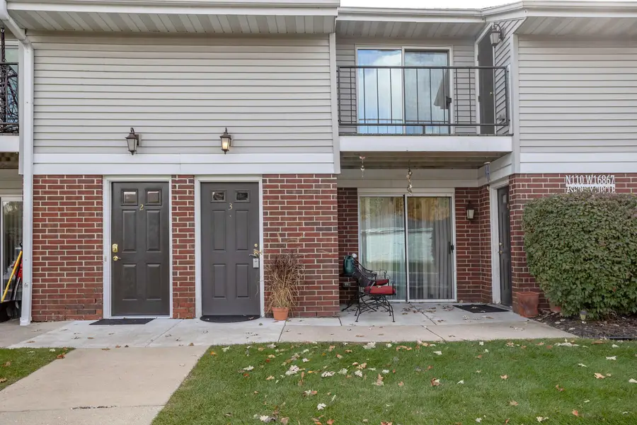 N110W16867 Ashbury Cir, Germantown, WI 53022 - Image #3