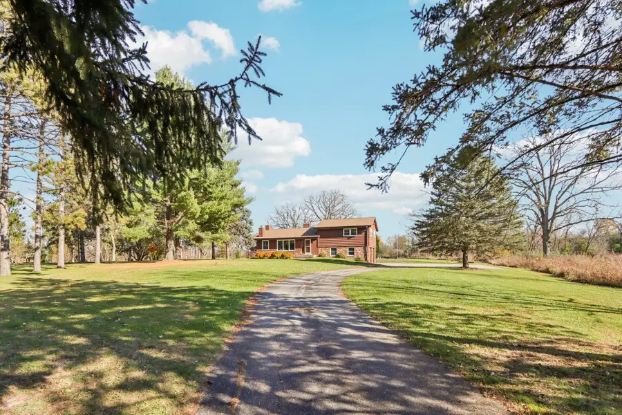 W398N8740 Amber Ln, Oconomowoc Town, WI 53036 - Image #2