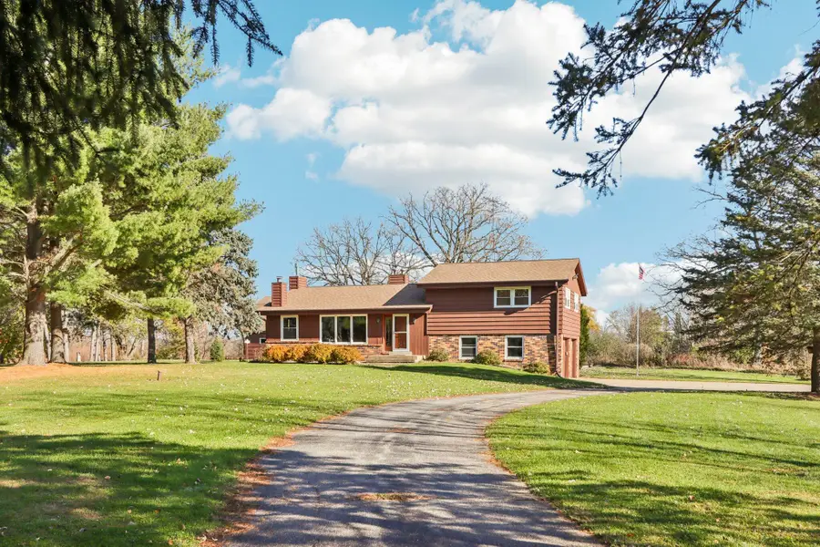 W398N8740 Amber Ln, Oconomowoc Town, WI 53036 - Image #3