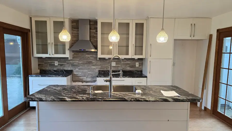 2902 S 124th St, West Allis, WI 53227 - Image #2