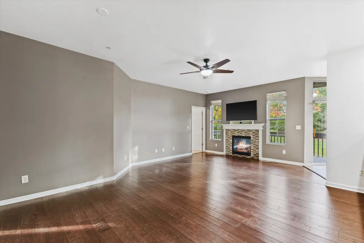 9155 W Elm Ct, Franklin, WI 53132 - Image #1