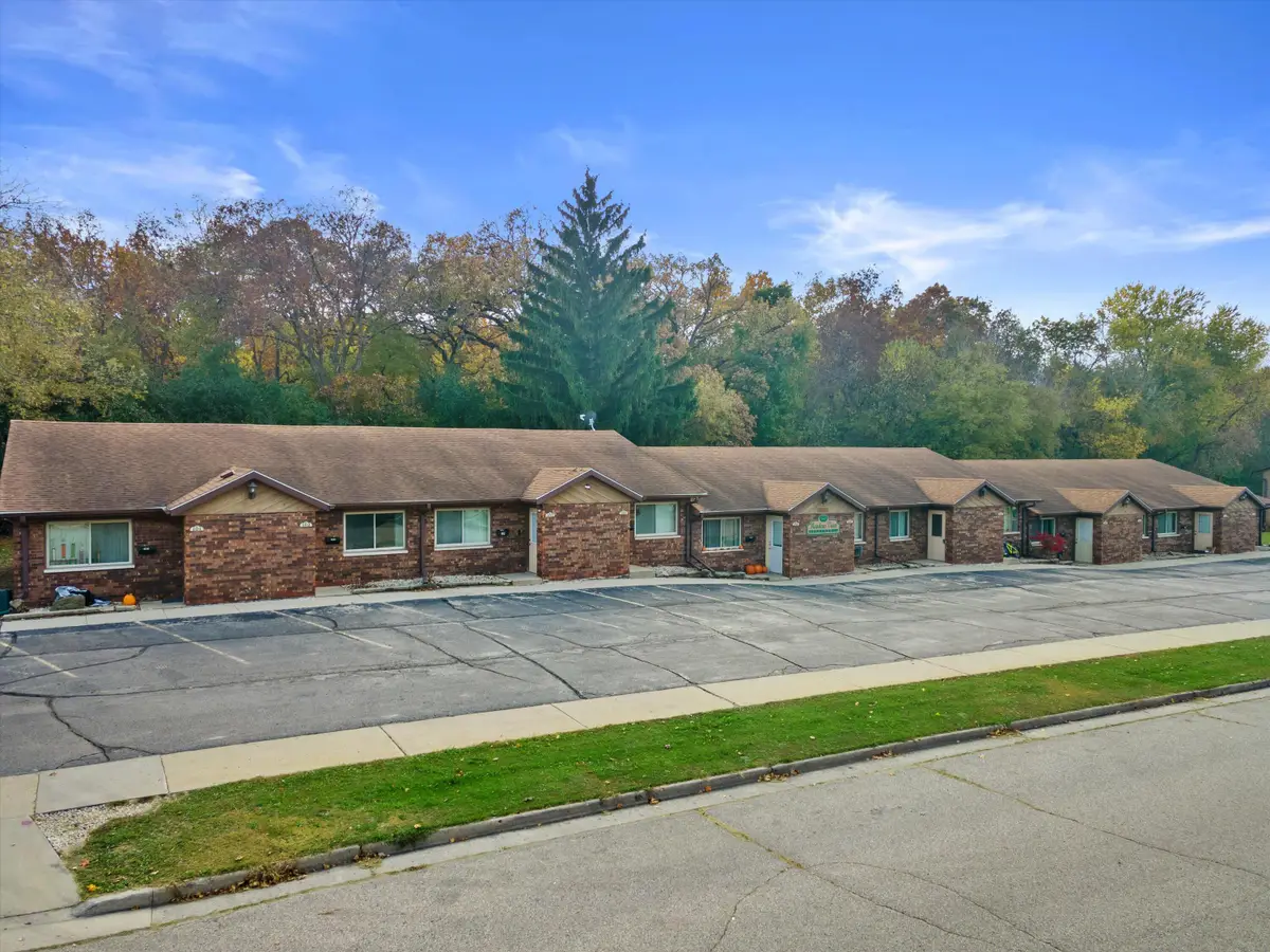 643 Meadow Ln, Burlington, WI 53105 - Image #1