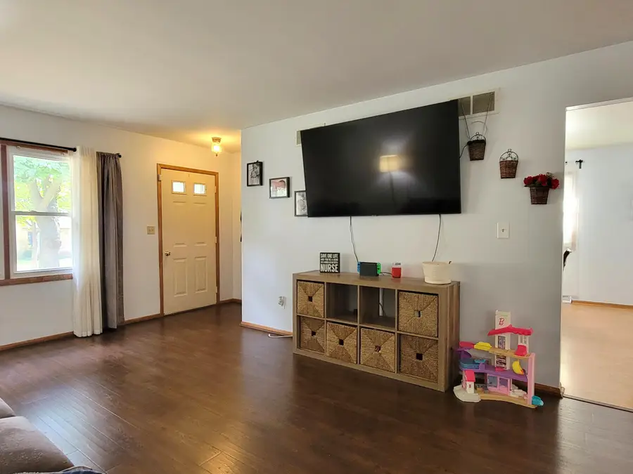 3147 S 49th St, Milwaukee, WI 53219 - Image #2