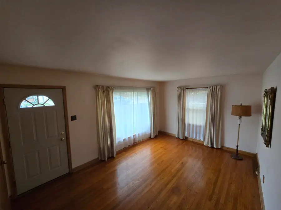 3943 S 55th St, Greenfield, WI 53220 - Image #3