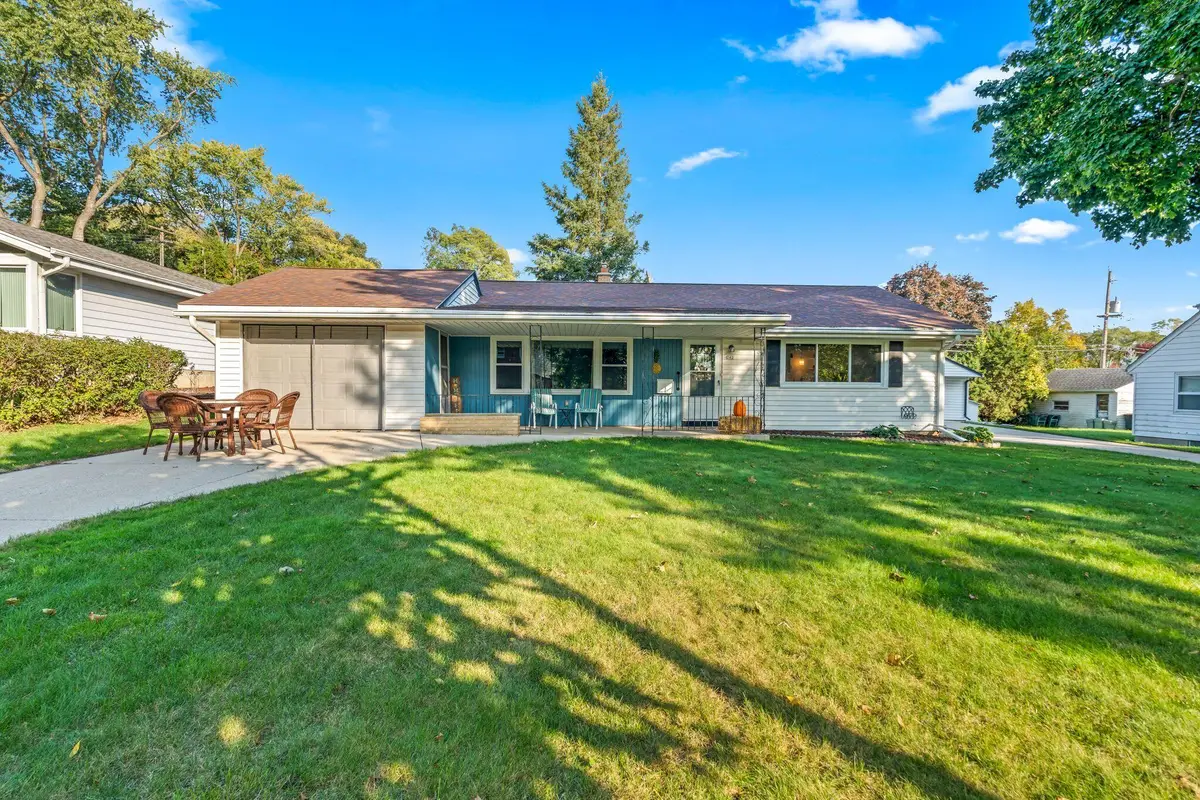 242 N 116th St, Wauwatosa, WI 53226 - #1