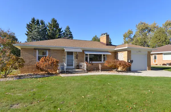 934 Illinois St, Racine, WI 53405