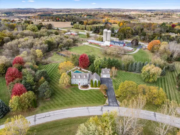 1641 Prairie Ln, Richfield, WI 53033