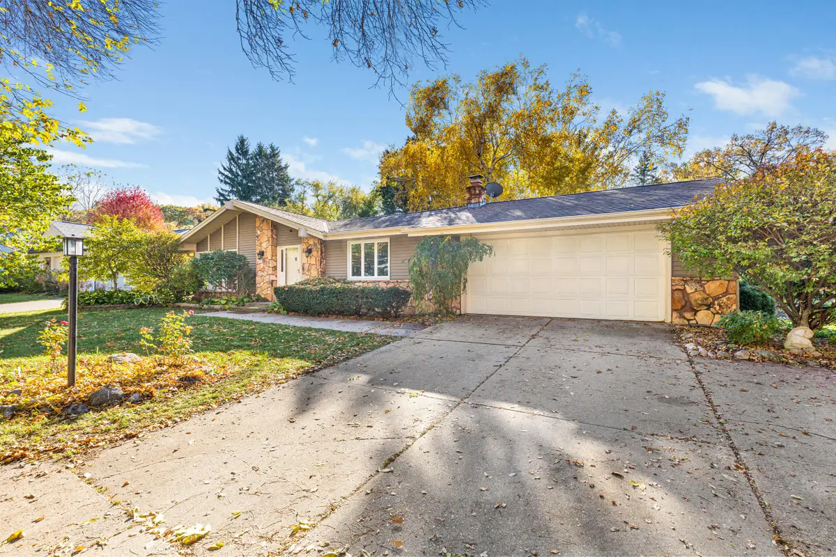 2339 Bramblewood Ct, Waukesha, WI 53188 - #1