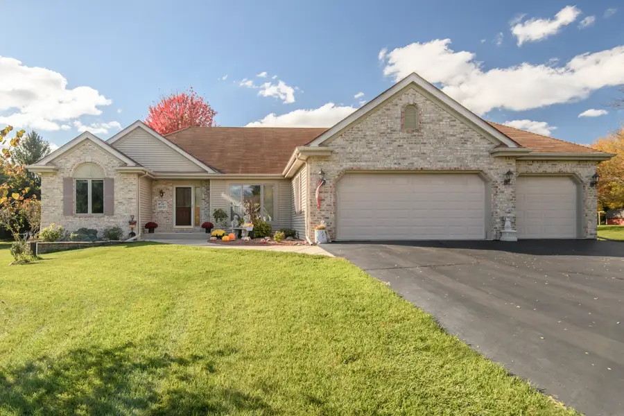 W367S9725 Charnwood Ln, Eagle, WI 53119 - Image #2