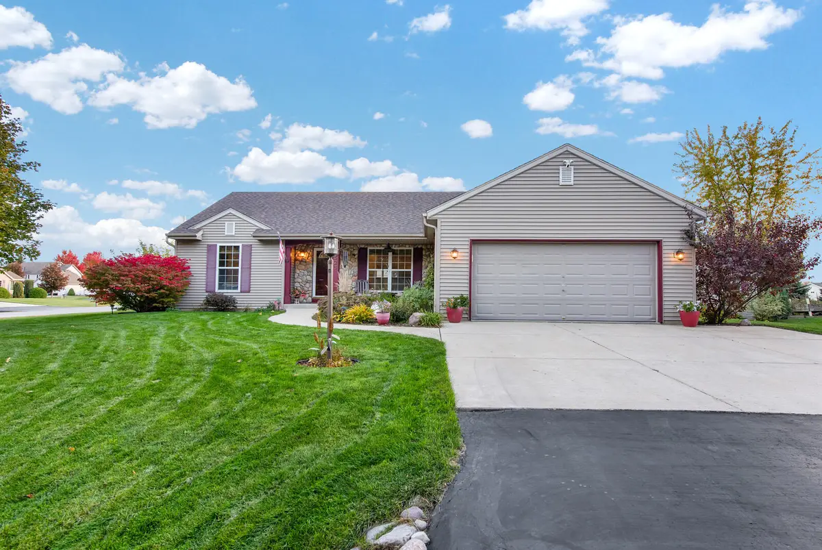 1823 Creek Ridge Dr, Caledonia, WI 53402 - Image #1