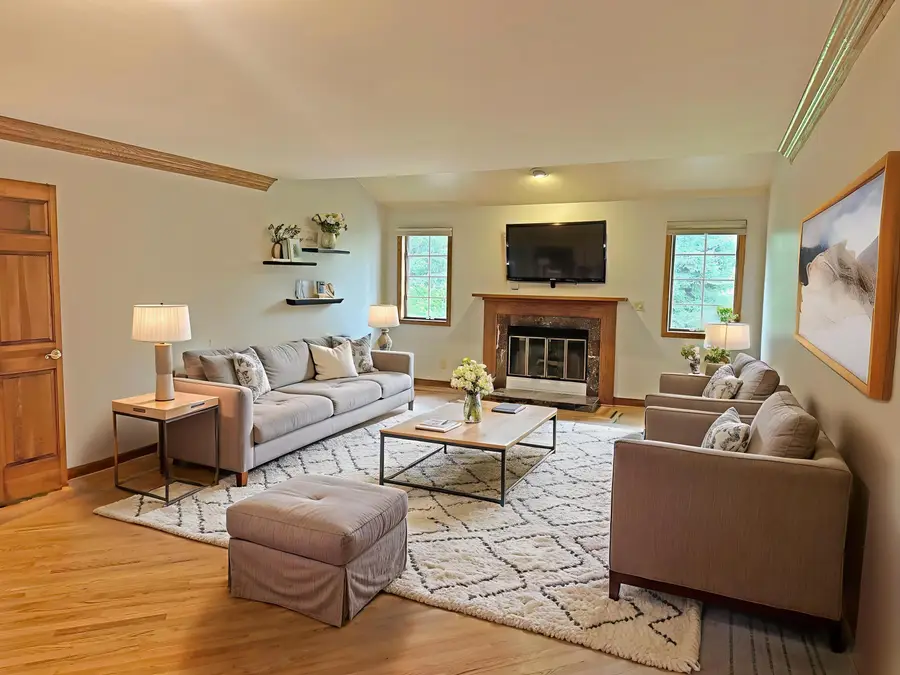 920 Oakwood Ln, Brookfield, WI 53045 - Image #3