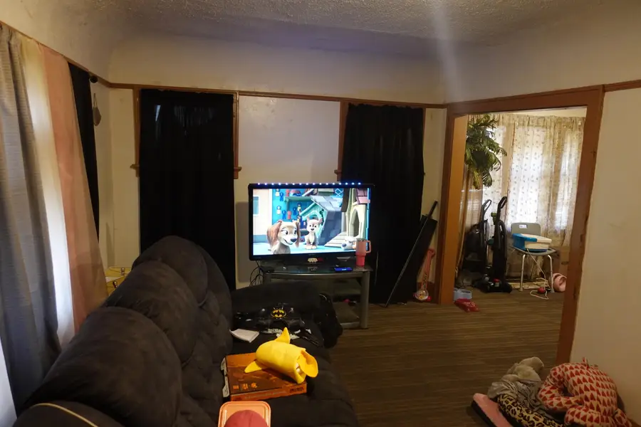 2421 W Finn Pl, Milwaukee, WI 53206 - Image #2