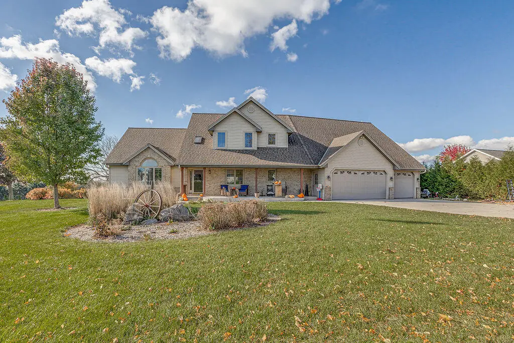 N558 Schroeter Dr, Sherman, WI 53075 - Image #1