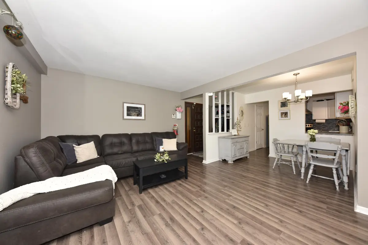 8643 N Servite Dr, Milwaukee, WI 53223 - Image #1