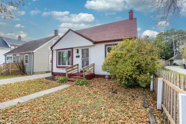 3033 W Eggert Pl, Milwaukee, WI 53209