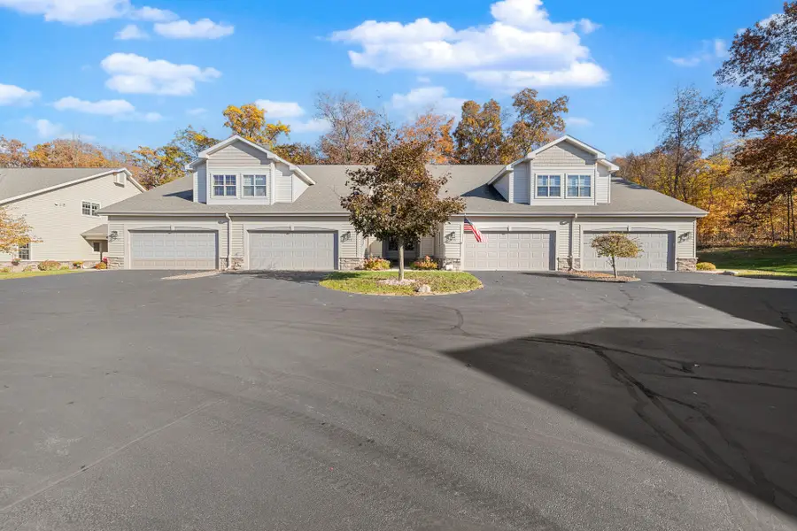 572 Cedar Bluffs Way, Slinger, WI 53086 - Image #3