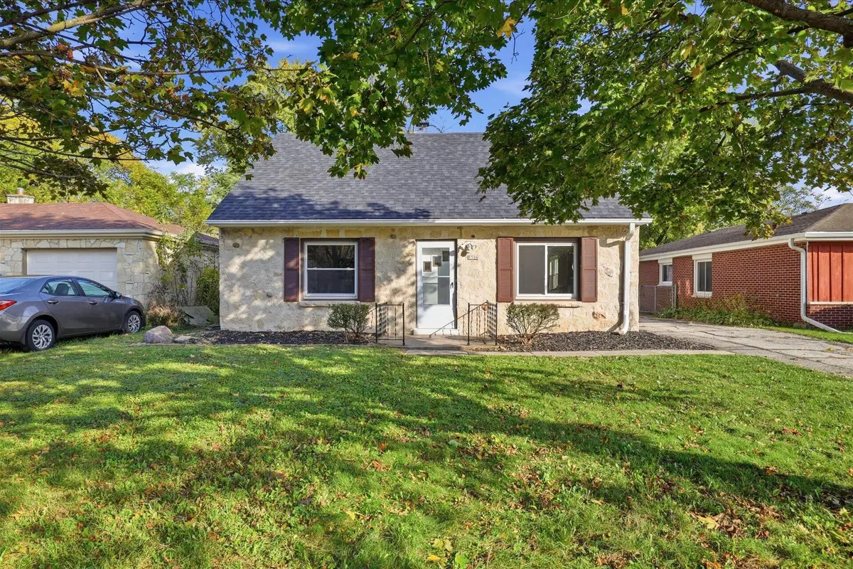 5506 N 26th St, Glendale, WI 53209 - #1