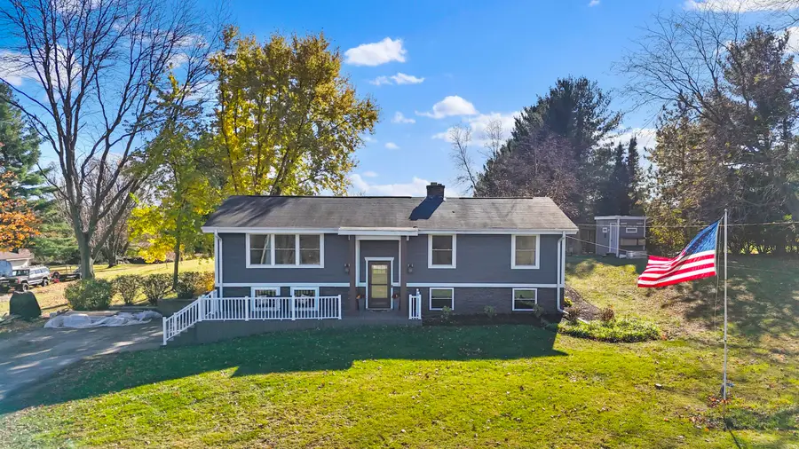 S47W24821 Lawnsdale Rd, Waukesha, WI 53189 - Image #2