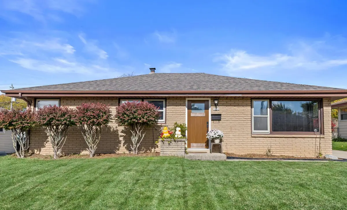 3000 E Belsar Ave, Cudahy, WI 53110 - #1