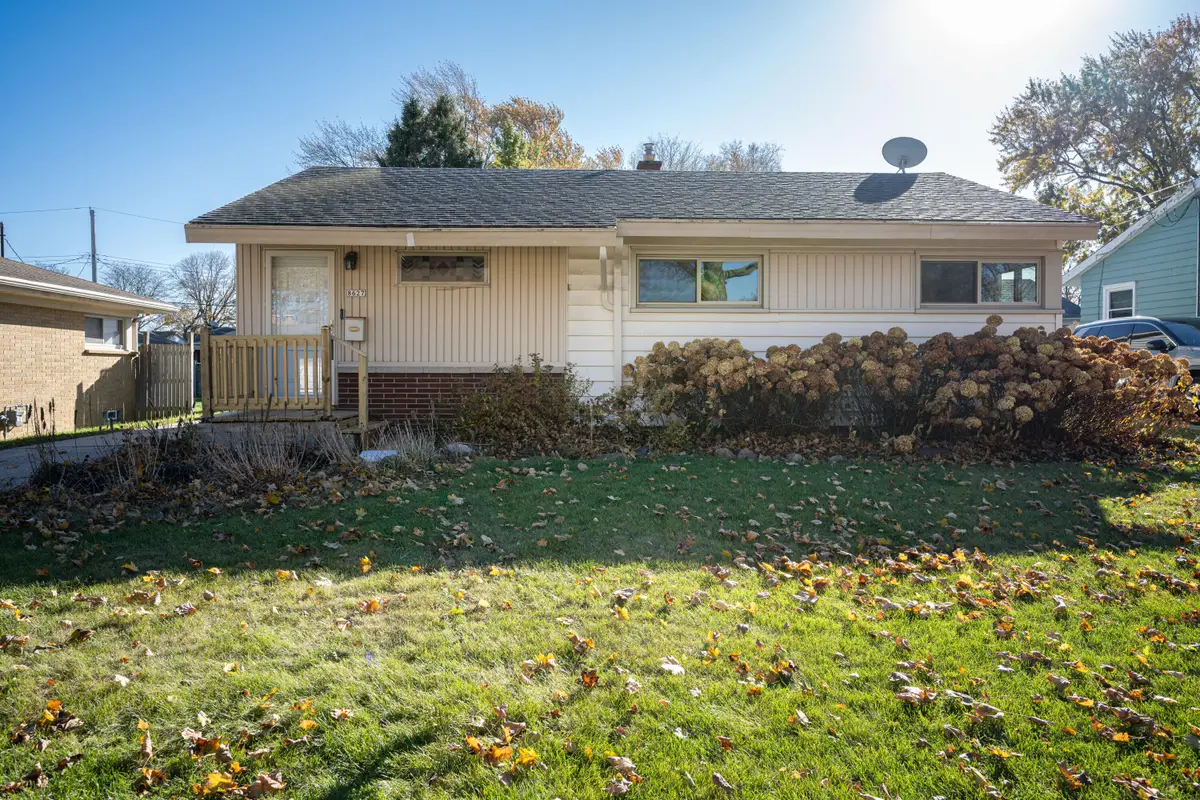 8627 W Ruby Ave, Milwaukee, WI 53225 - Image #1