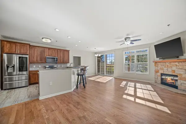 9227 S 51st St, Franklin, WI 53132