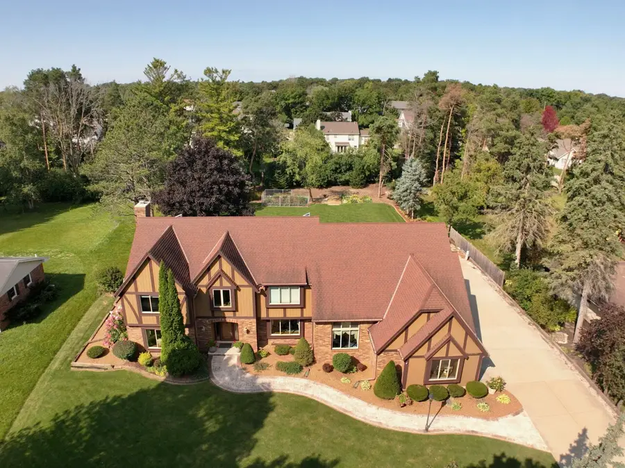 W148N7497 Woodland Dr, Menomonee Falls, WI 53051 - Image #3