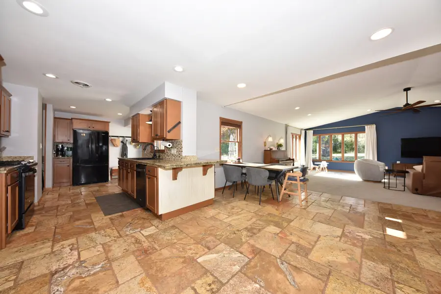 W199N9355 Wellington Dr, Menomonee Falls, WI 53051 - Image #3