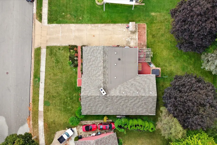 3041 Minot Ln, Waukesha, WI 53188 - Image #3