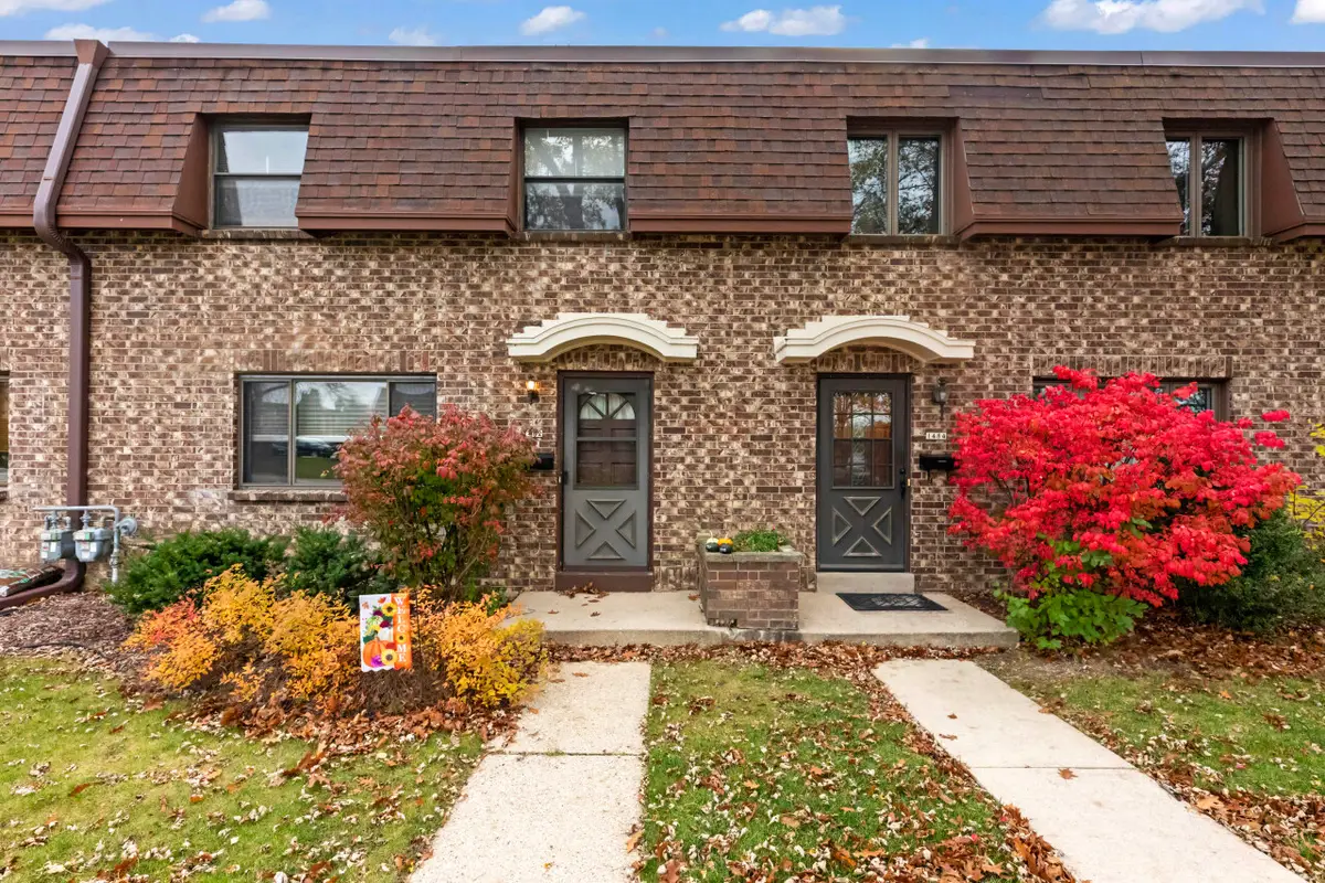 1482 S Coachlight Dr, New Berlin, WI 53151 - #1