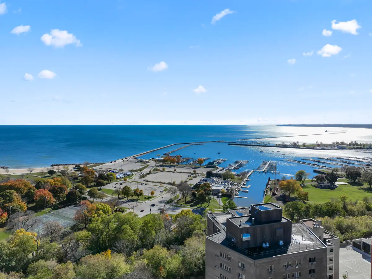 1919 N Summit Ave, Milwaukee, WI 53202 - #1