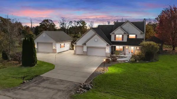 4879 White Swan Dr, West Bend, WI 53095